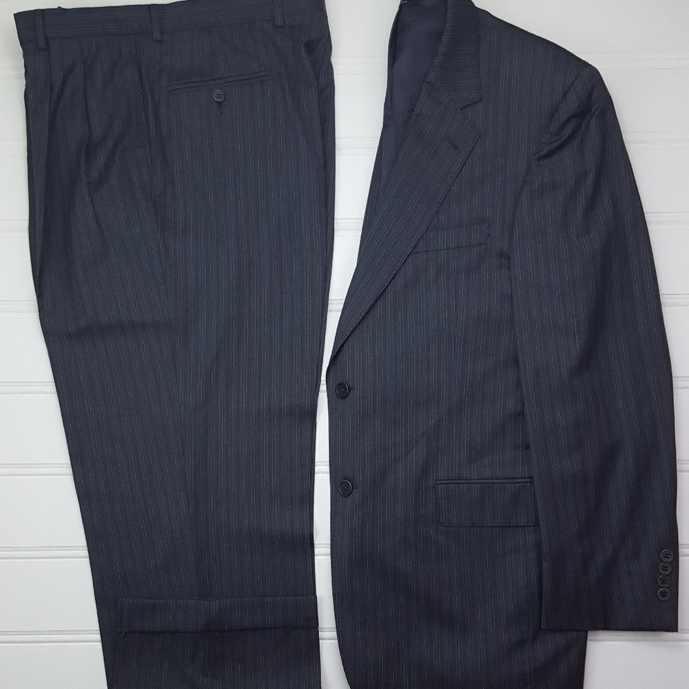 Jos A Bank Signature Gold Suit 42L Gray Pinstriped